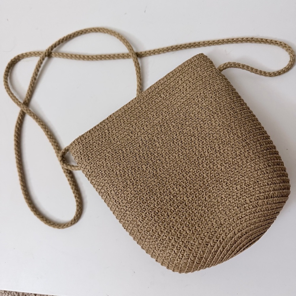 Straw zipped crossbody purse